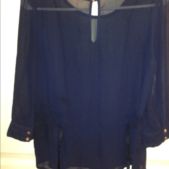 Blouses - Picture 2 of 4